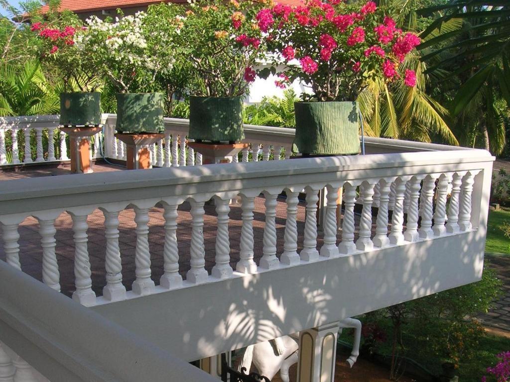 Sagarika Beach Hotel Moragalla Kültér fotó