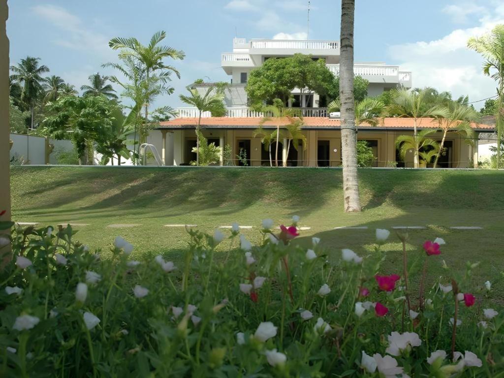 Sagarika Beach Hotel Moragalla Kültér fotó