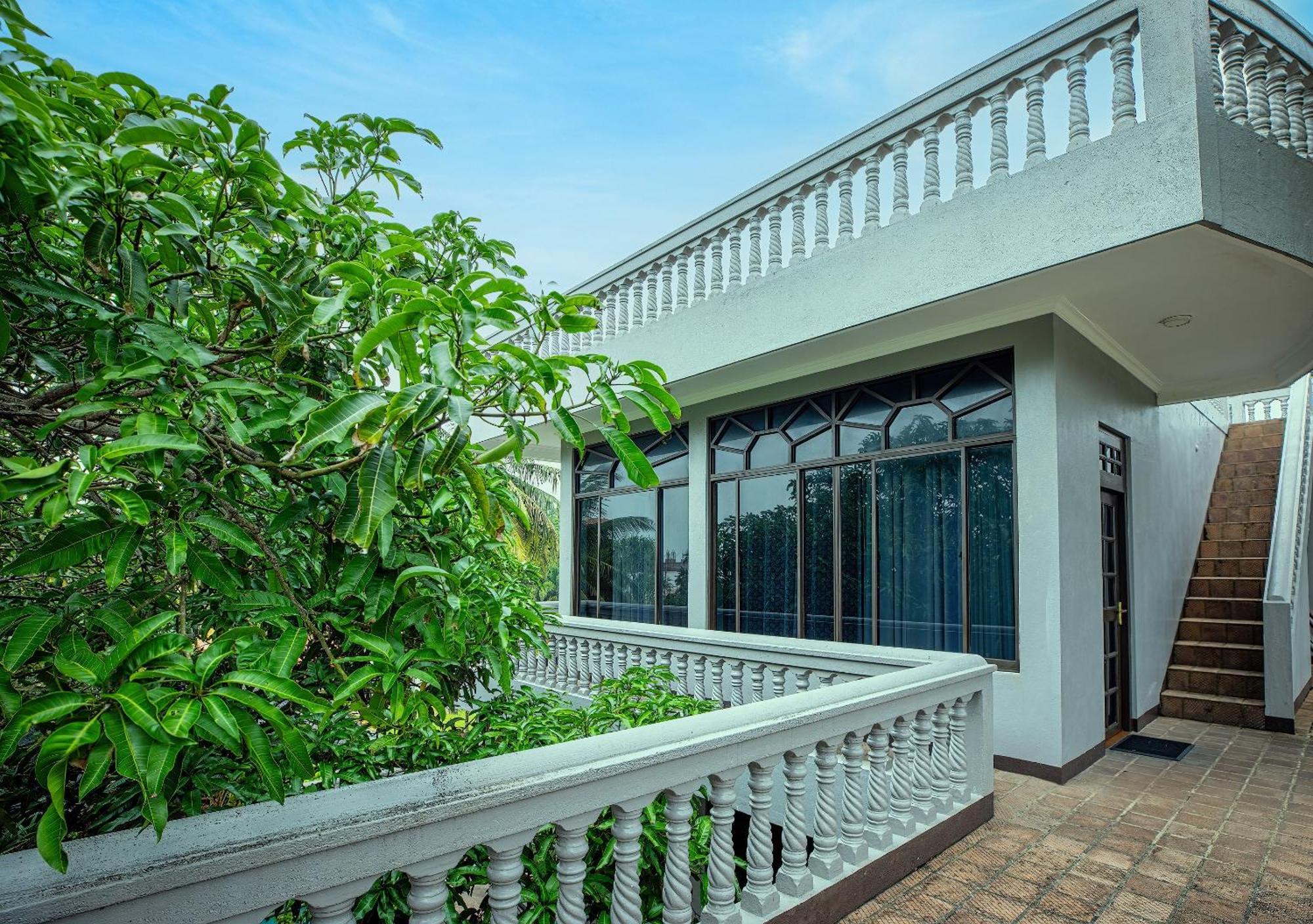 Sagarika Beach Hotel Moragalla Kültér fotó