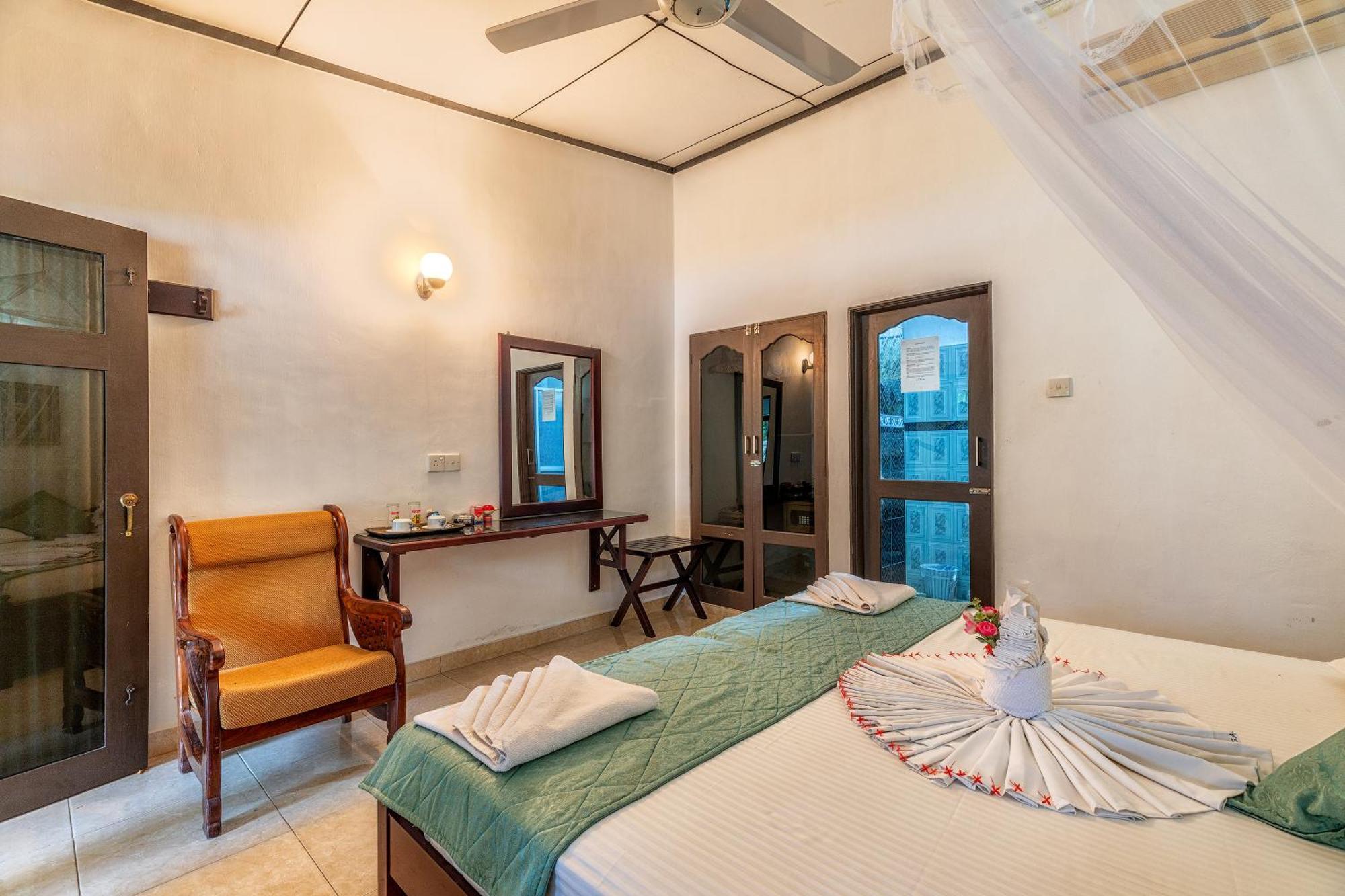 Sagarika Beach Hotel Moragalla Kültér fotó